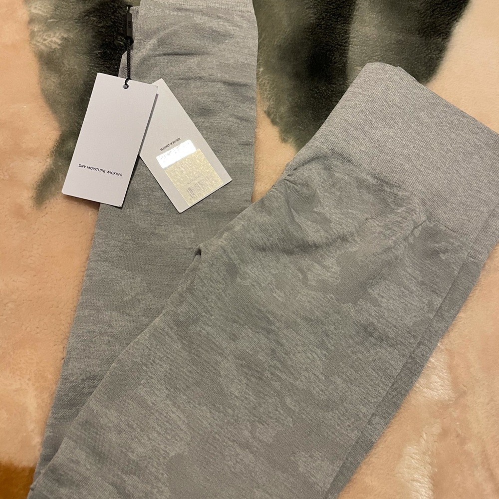 Gym shark leggings